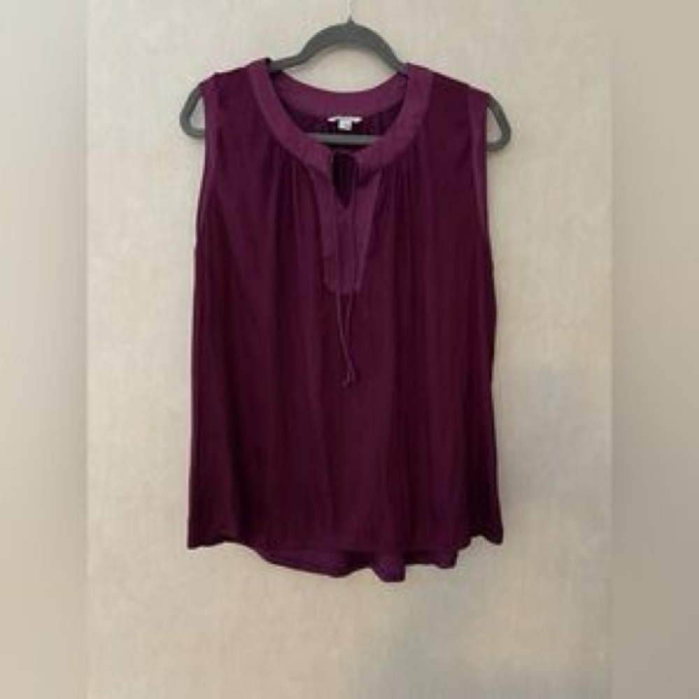 Chic Sleeveless Blouse in Deep Purple